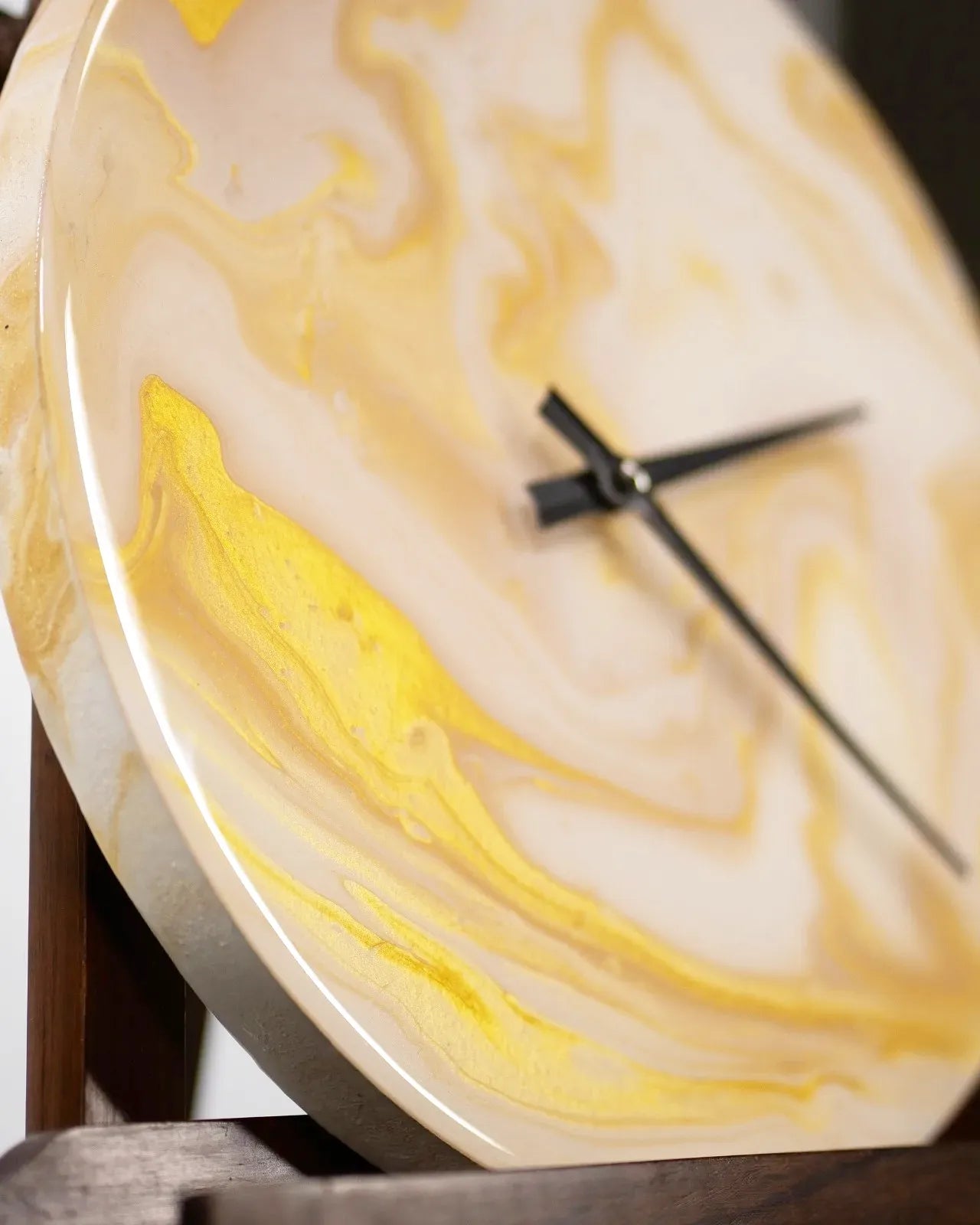 Orologio da Parete in Legno Resina Bianco Oro 30 cm di diametro