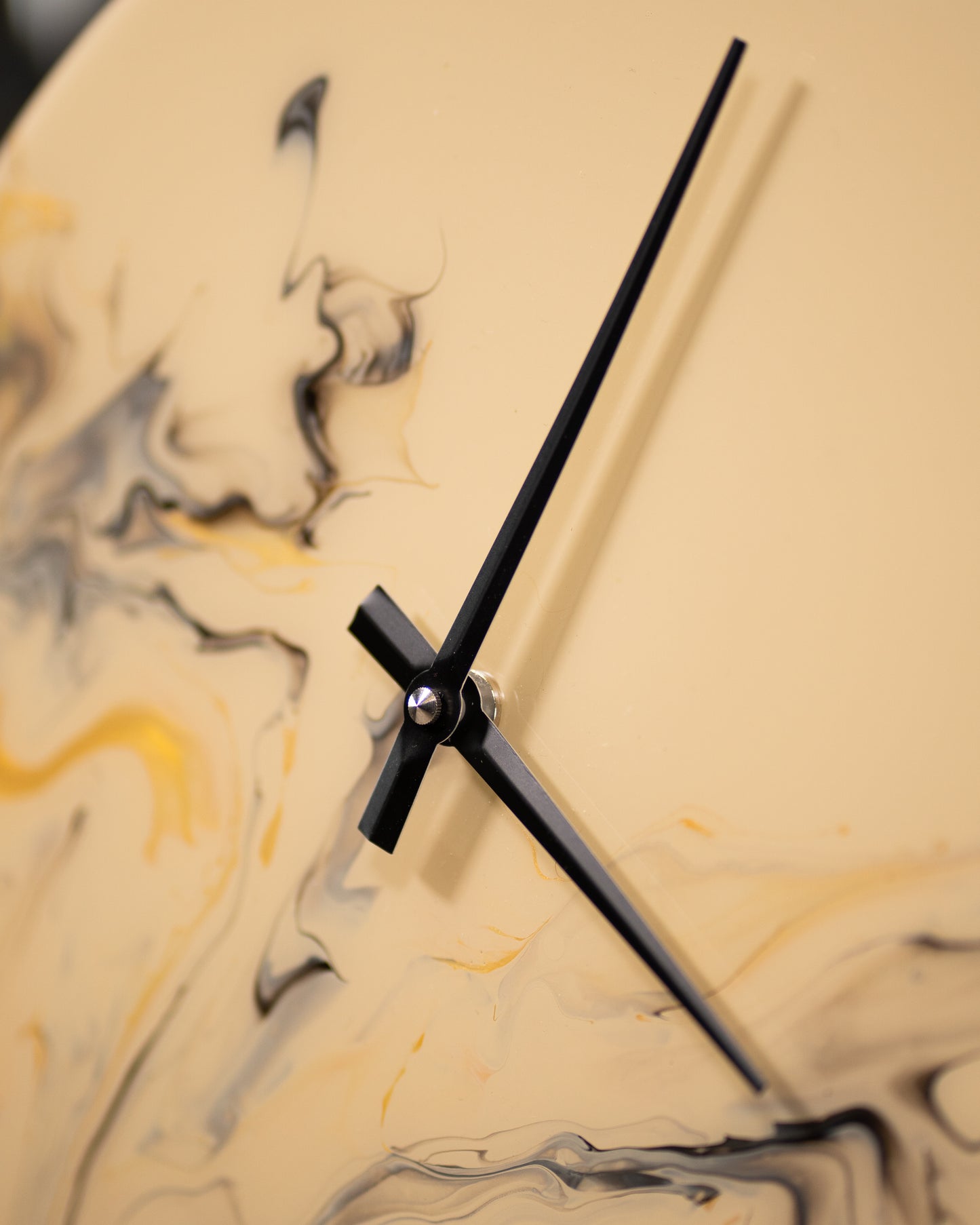 Orologio da Parete in Legno Resina Beige Nero 30 cm di diametro