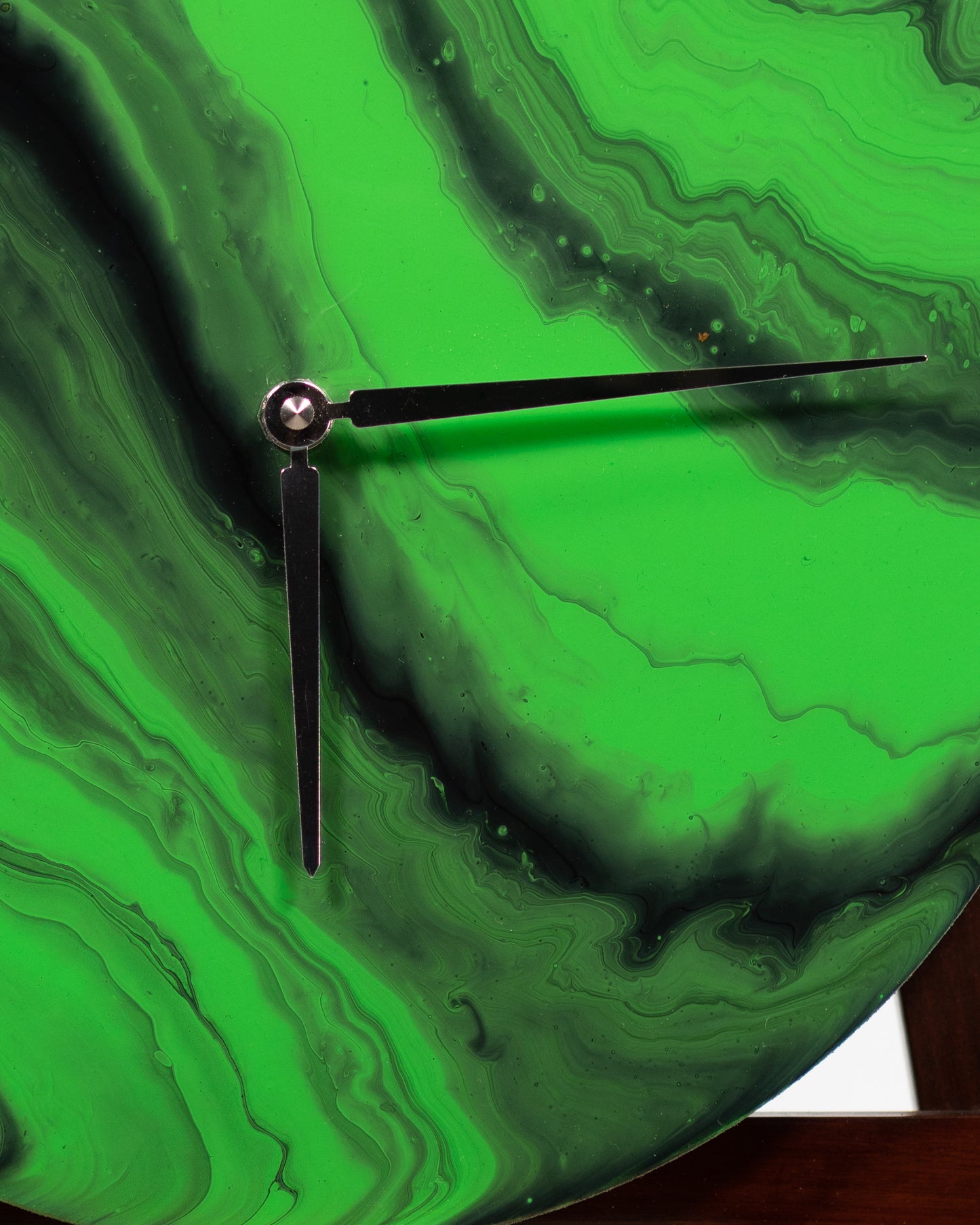 Orologio da Parete in Legno Resina effetto Marmo Verde Base in legno 30 cm di diametro