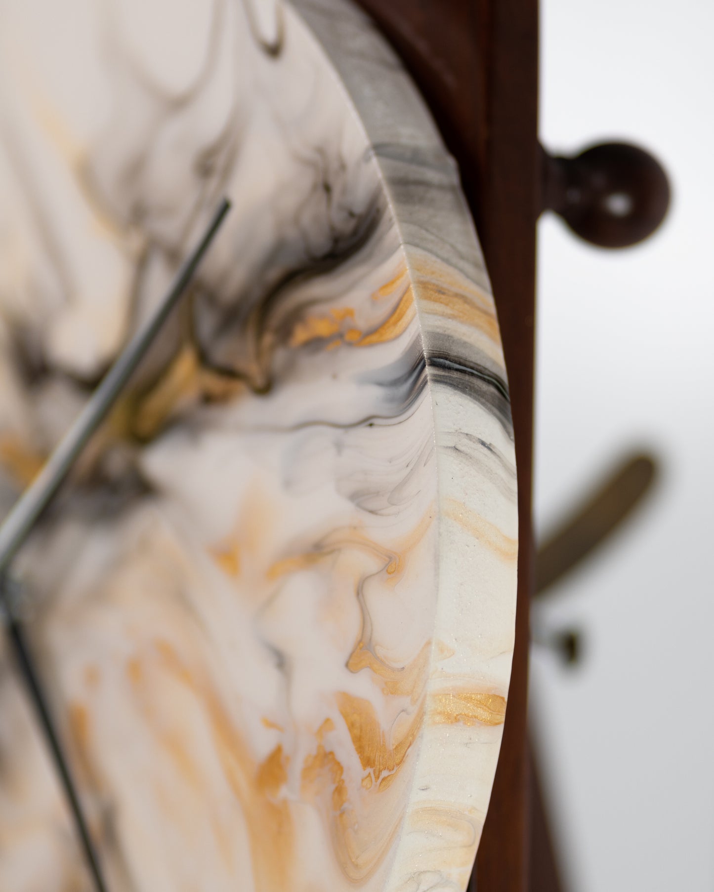 Orologio da Parete in Legno Resina Bianco Oro 30 cm di diametro