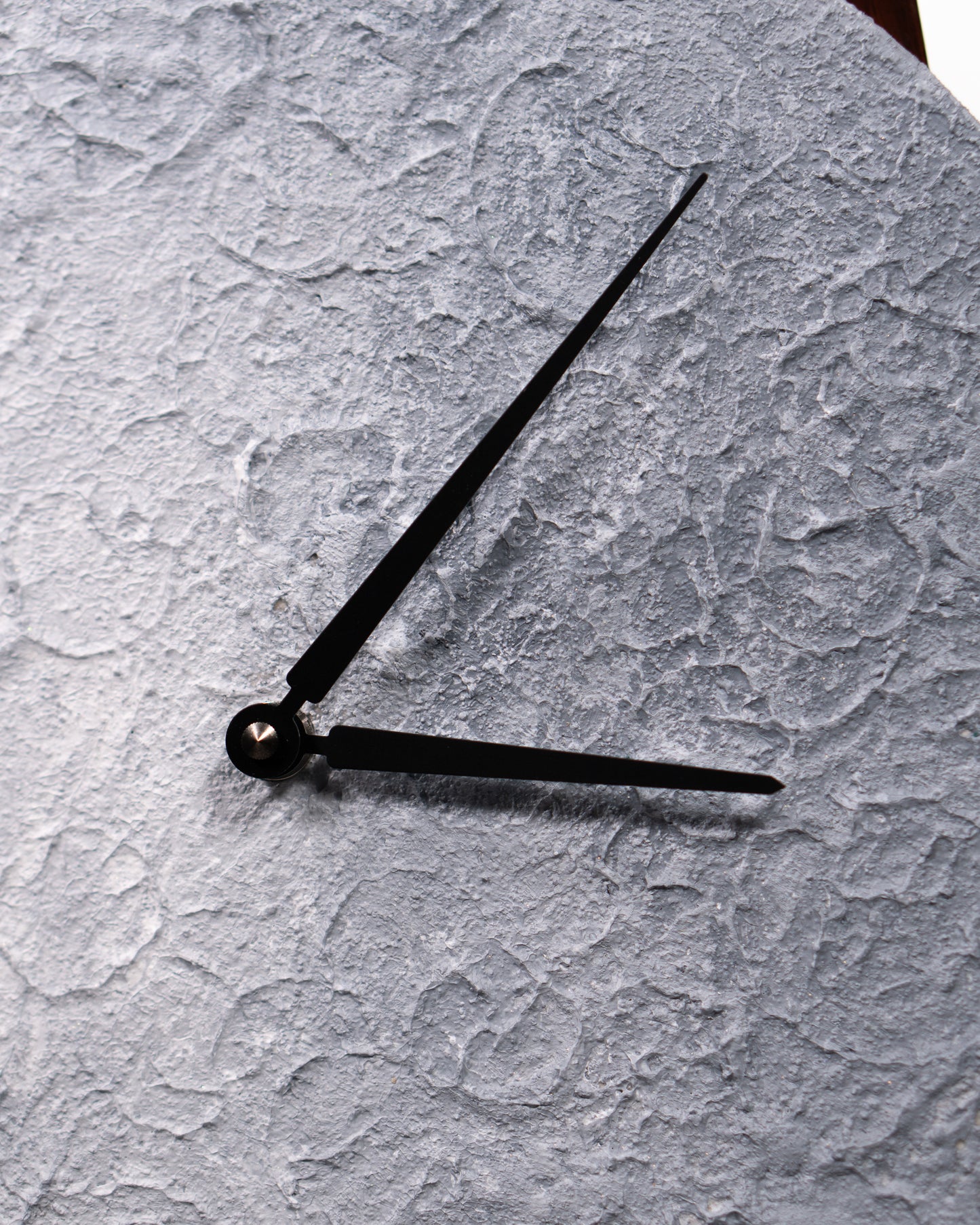 Orologio Da Parete in Legno Gesso effetto Luna 30 cm di diametro
