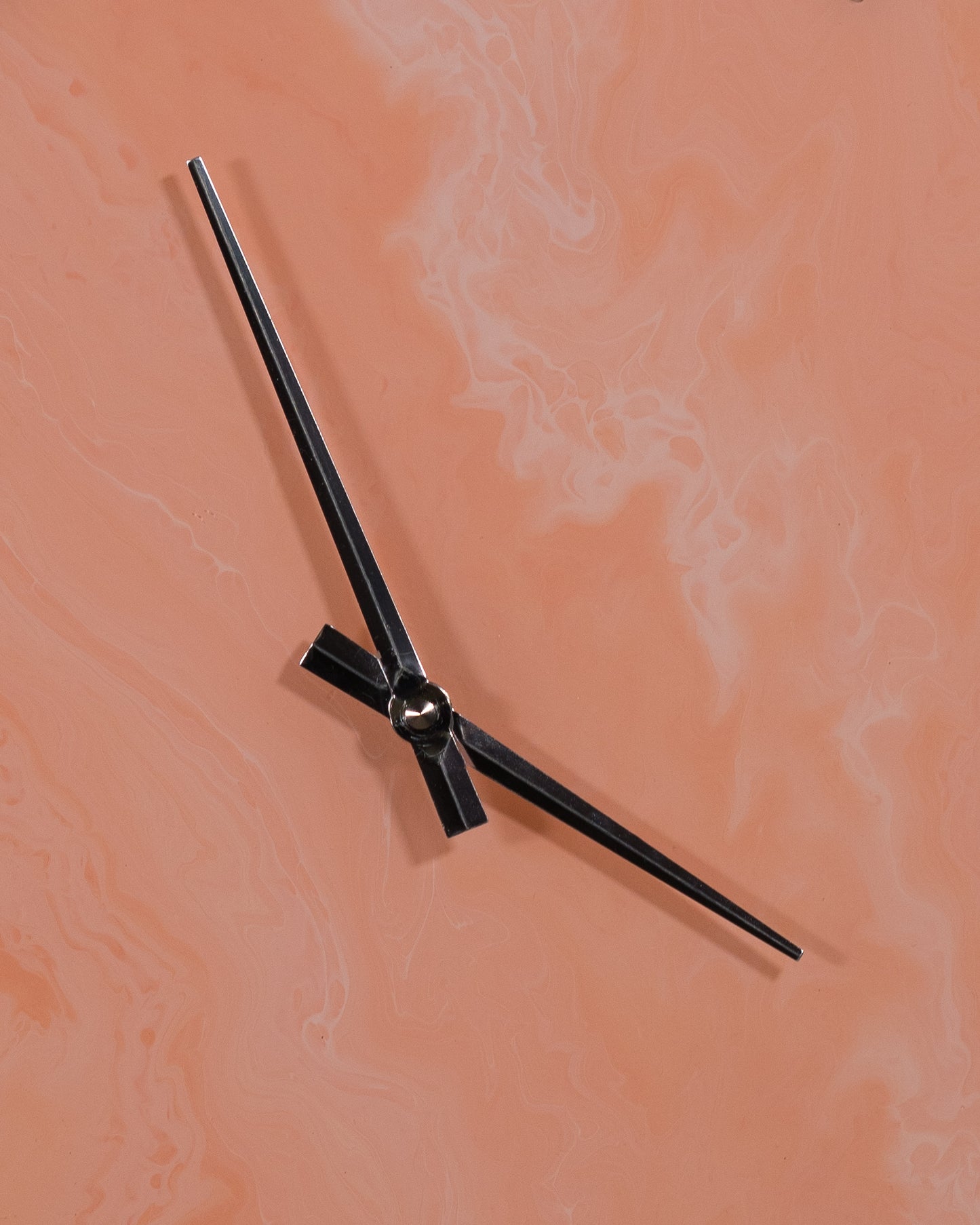 Orologio circolare da parete in resina epossidica