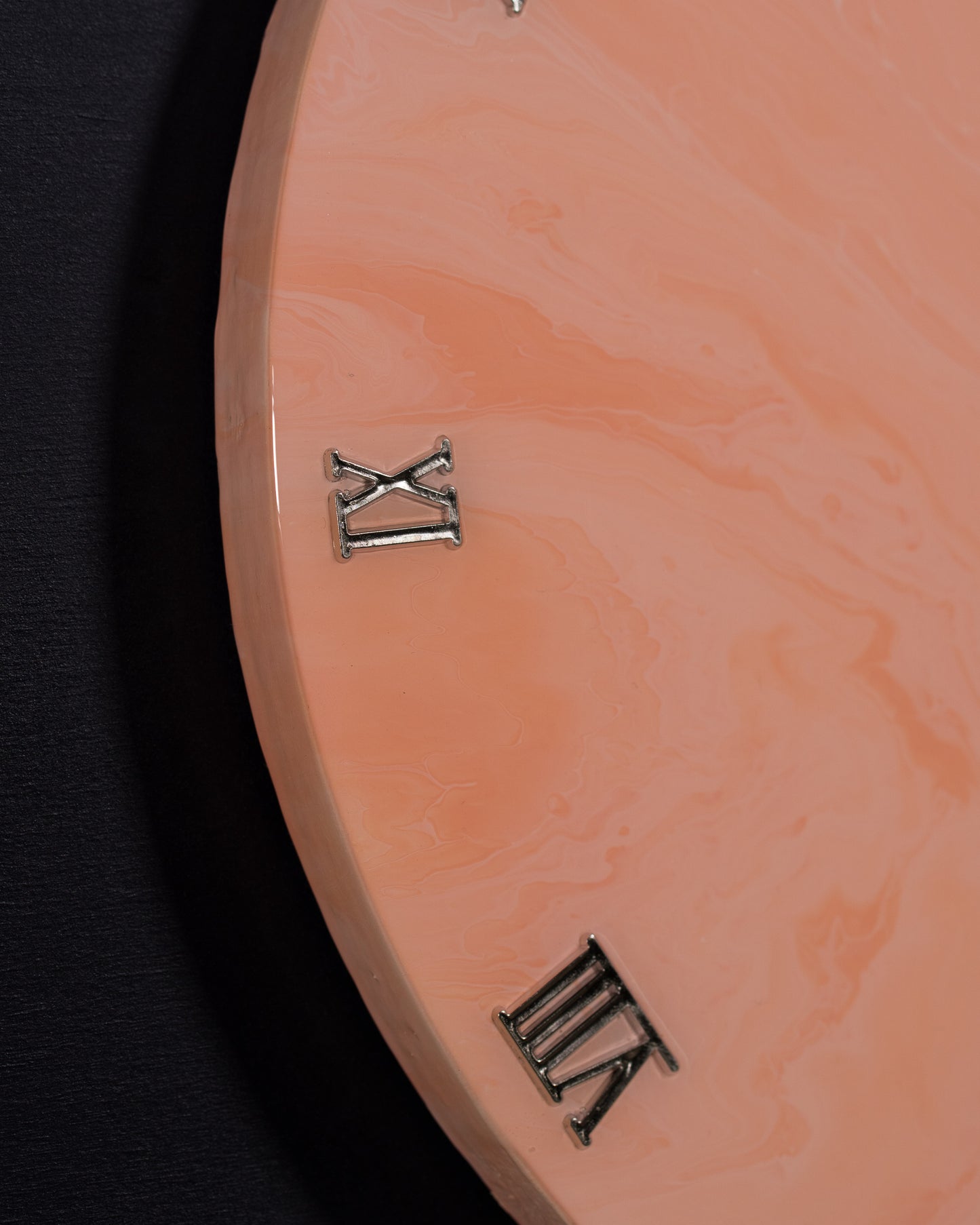 Orologio circolare da parete in resina epossidica