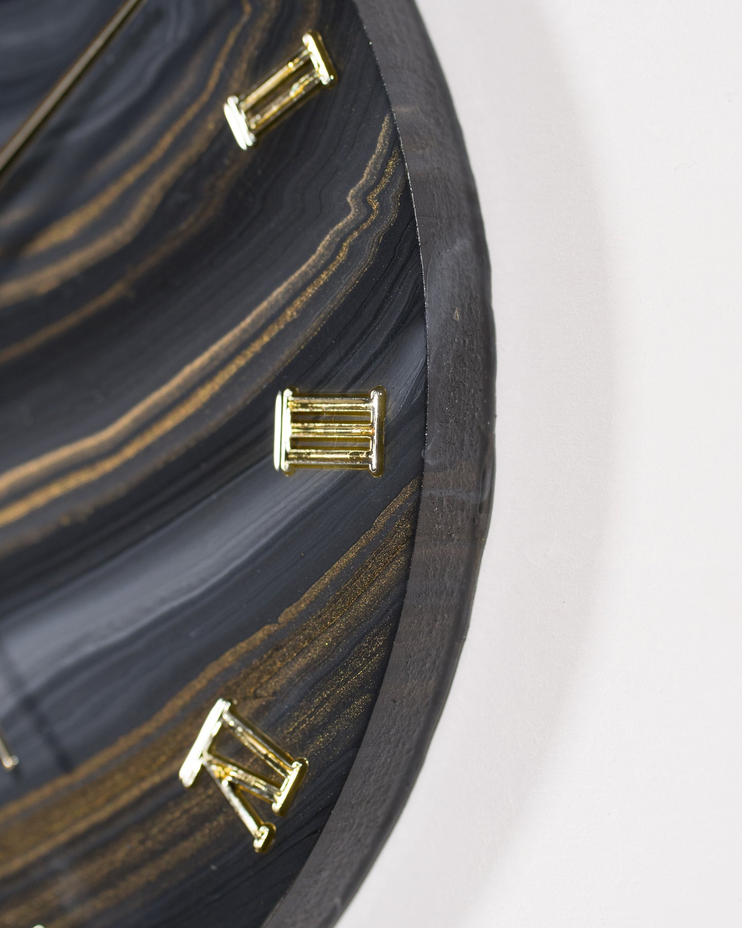 Orologio da Parete in Legno Resina effetto Marmo Nero e Oro 30 cm di diametro