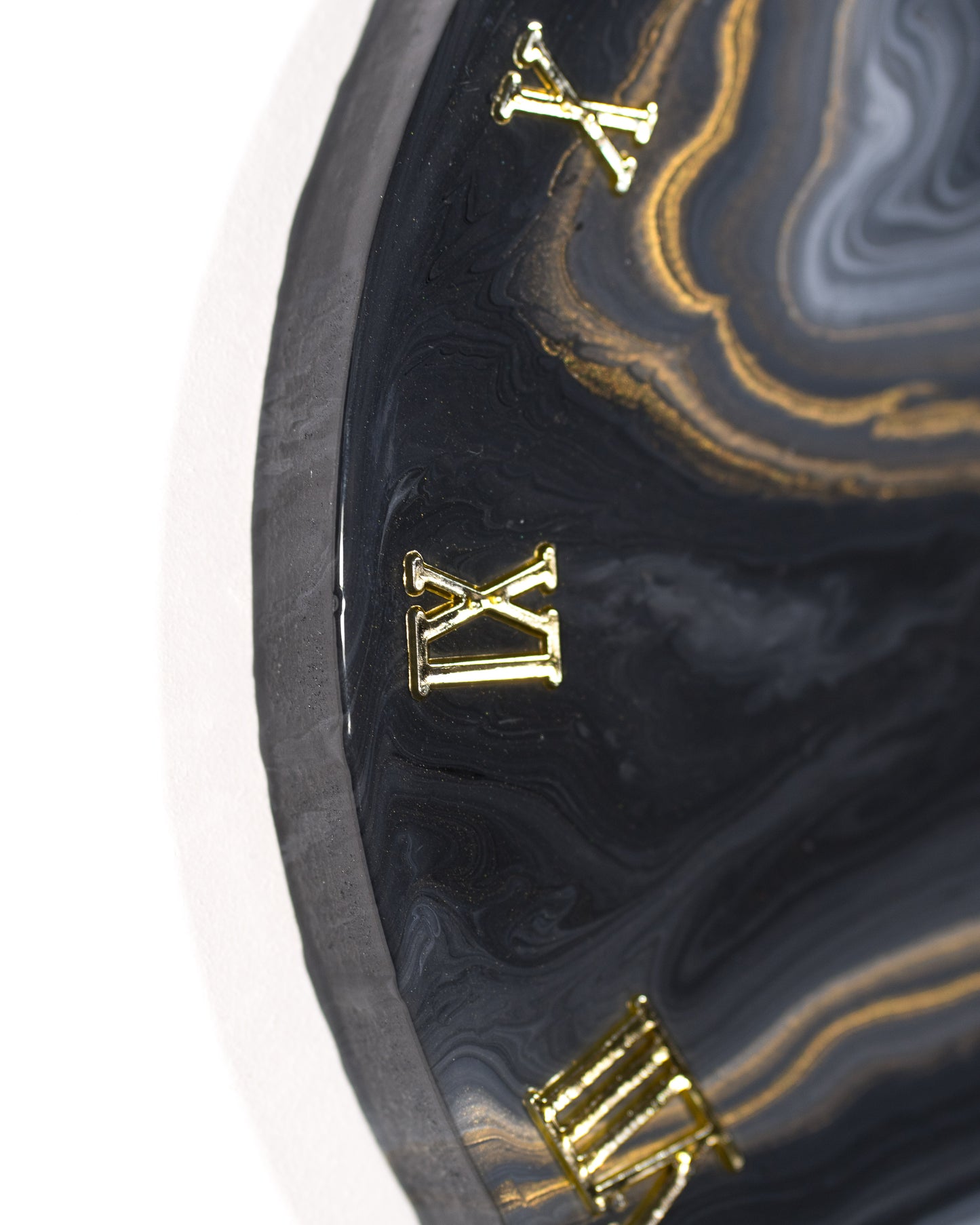 Orologio da Parete in Legno Resina effetto Marmo Nero e Oro 30 cm di diametro