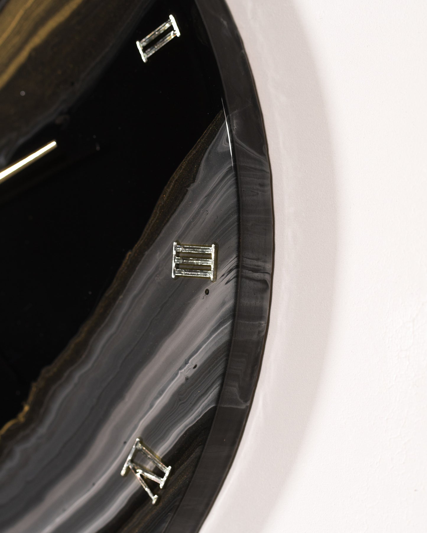 Orologio da Parete in Legno Resina effetto Marmo Nero e Oro Base in legno 40 cm di diametro