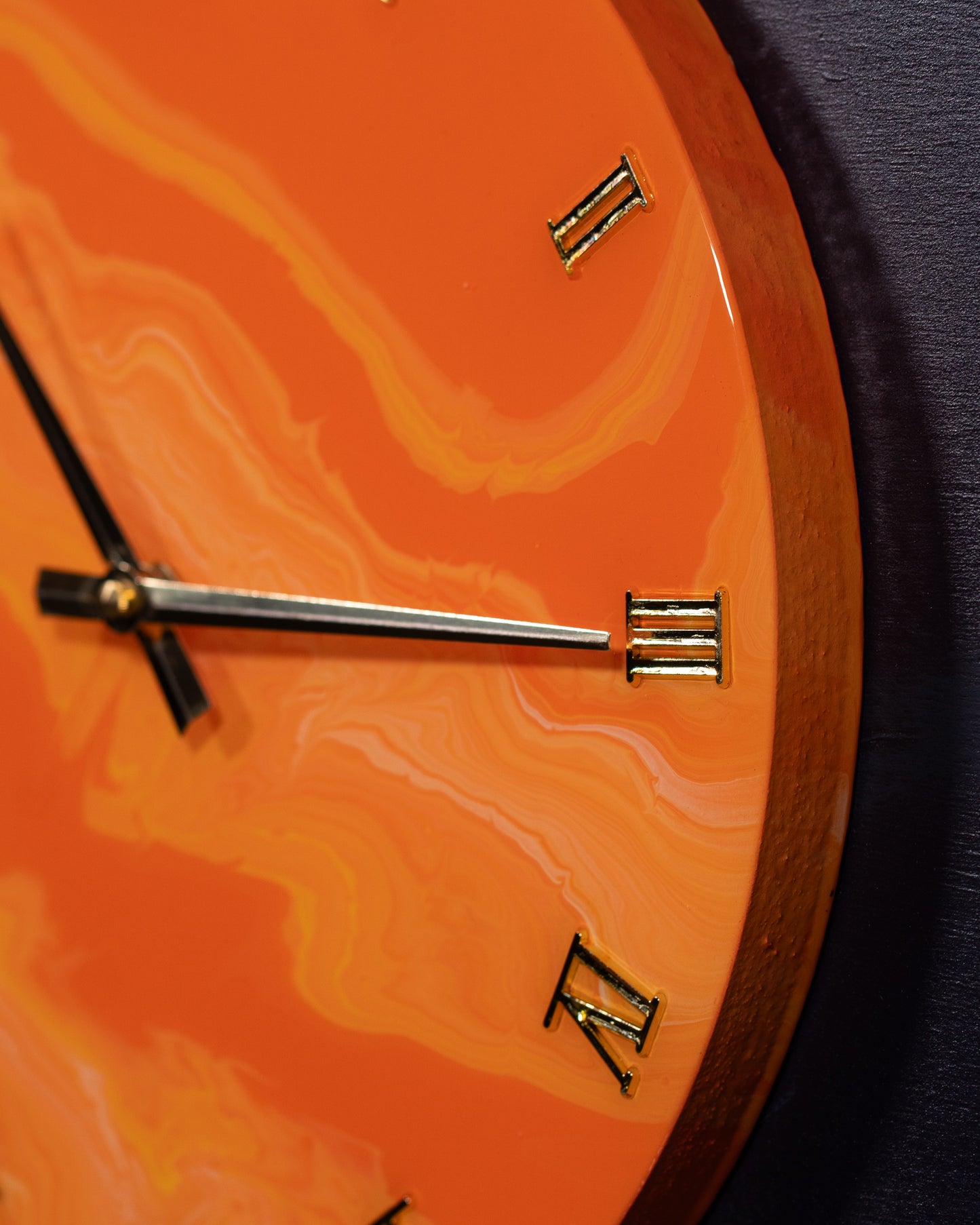 Orologio da Parete in Legno Resina Arancione 30 cm di diametro