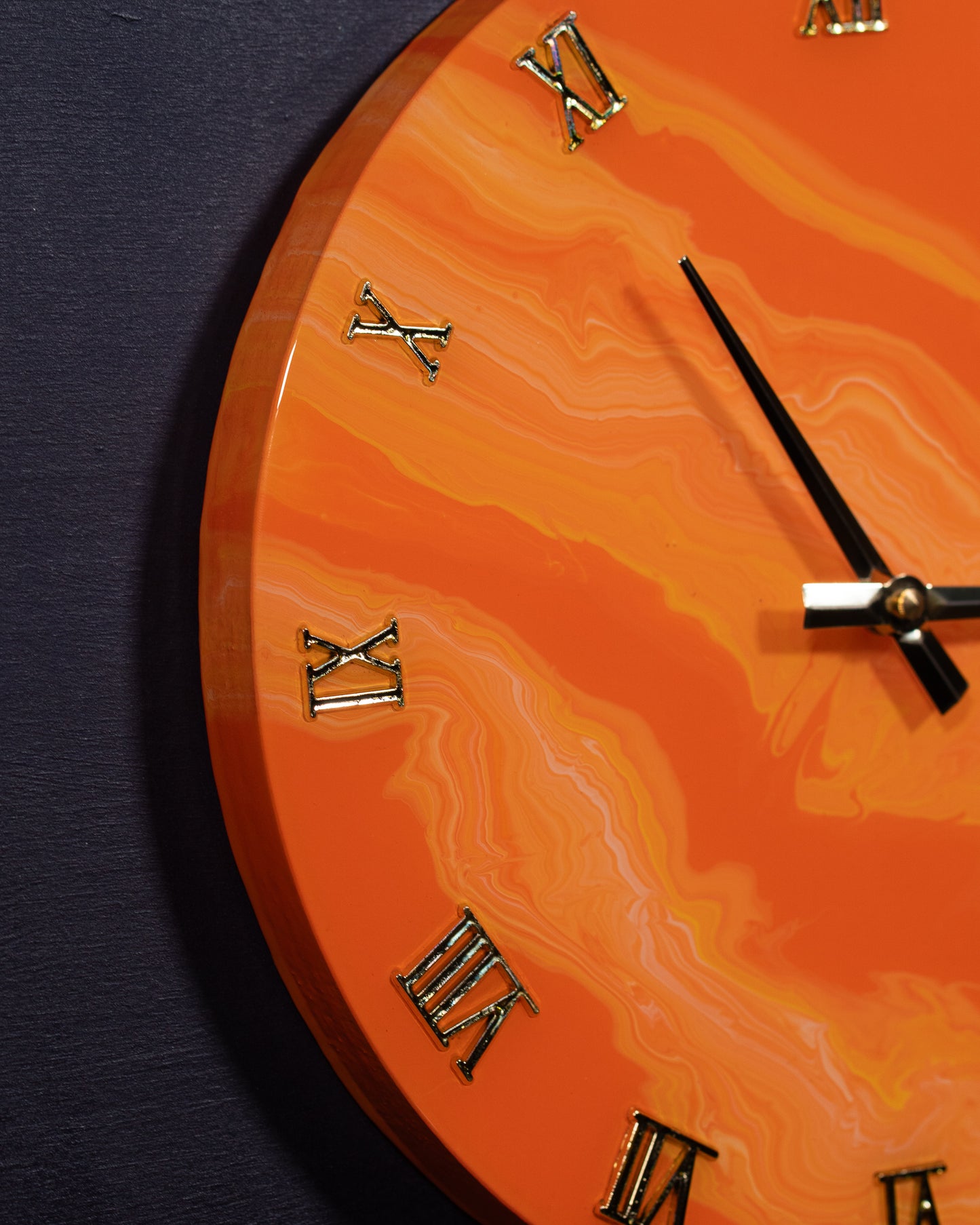 Orologio da Parete in Legno Resina Arancione 30 cm di diametro