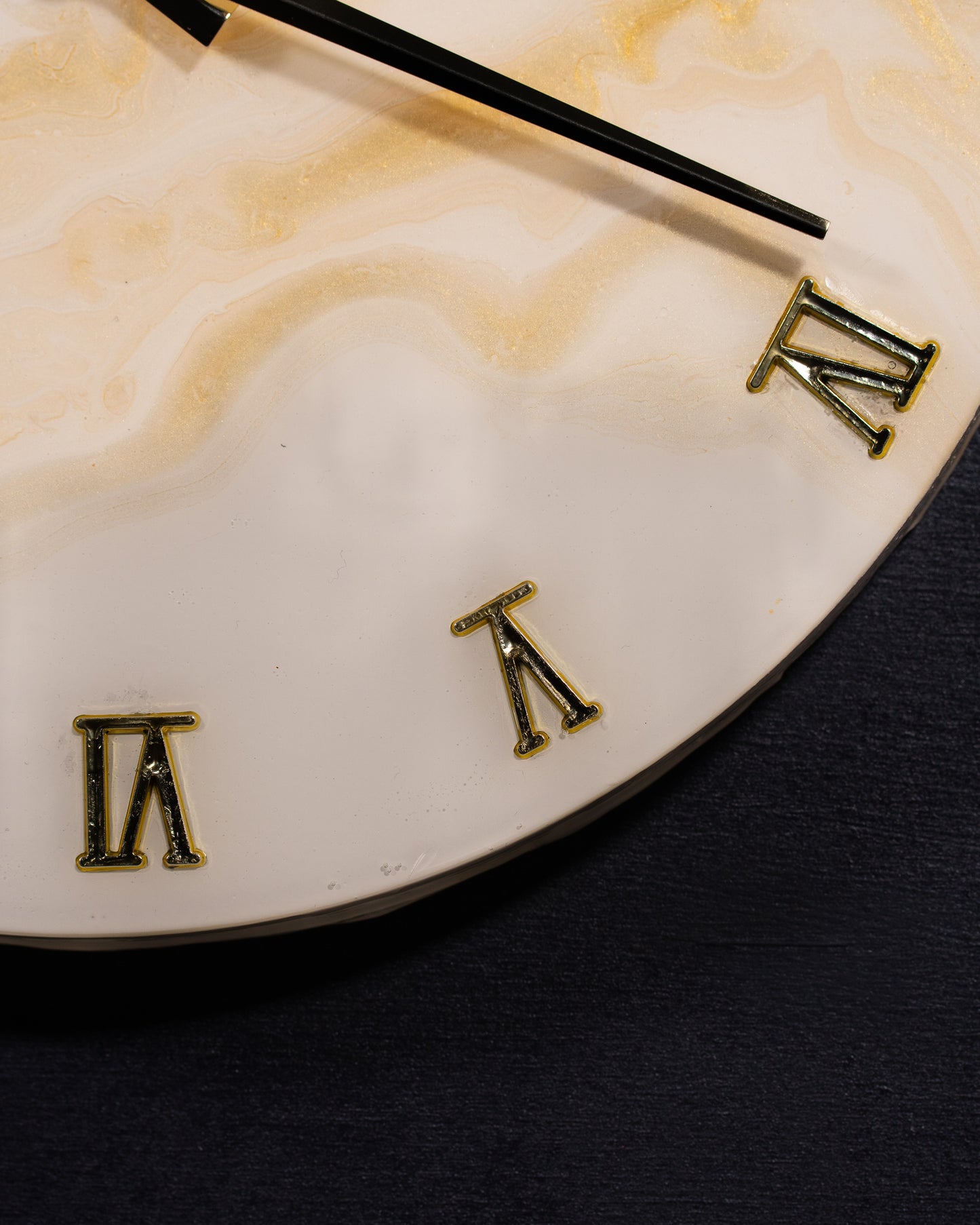 Orologio da Parete in Legno Resina Bianco Oro 30 cm di diametro