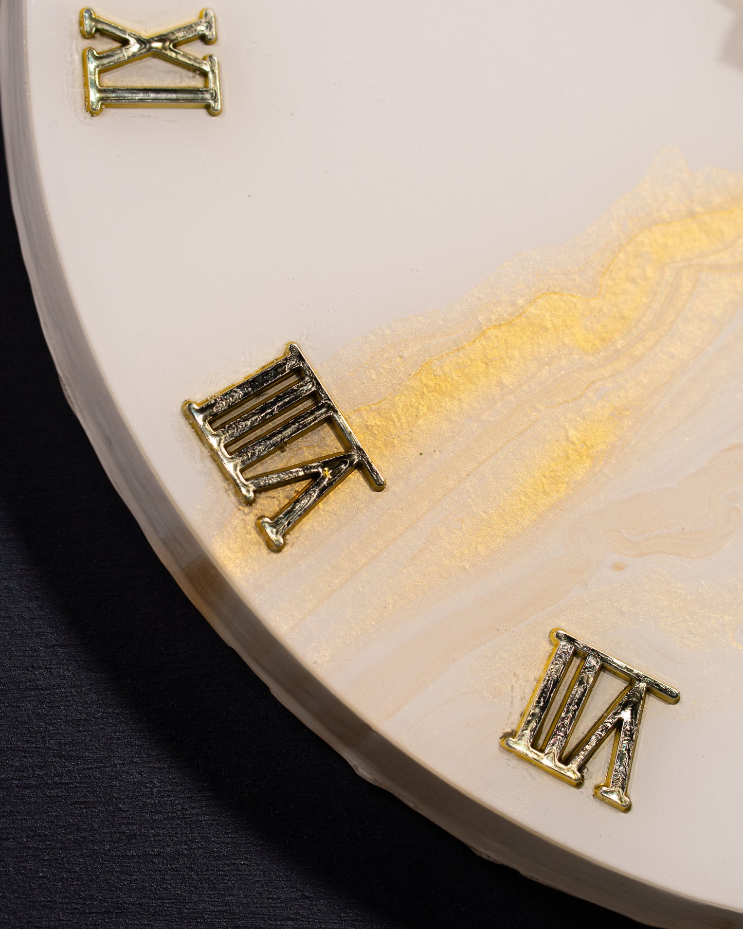 Orologio da Parete in Legno Resina Bianco Oro 30 cm di diametro