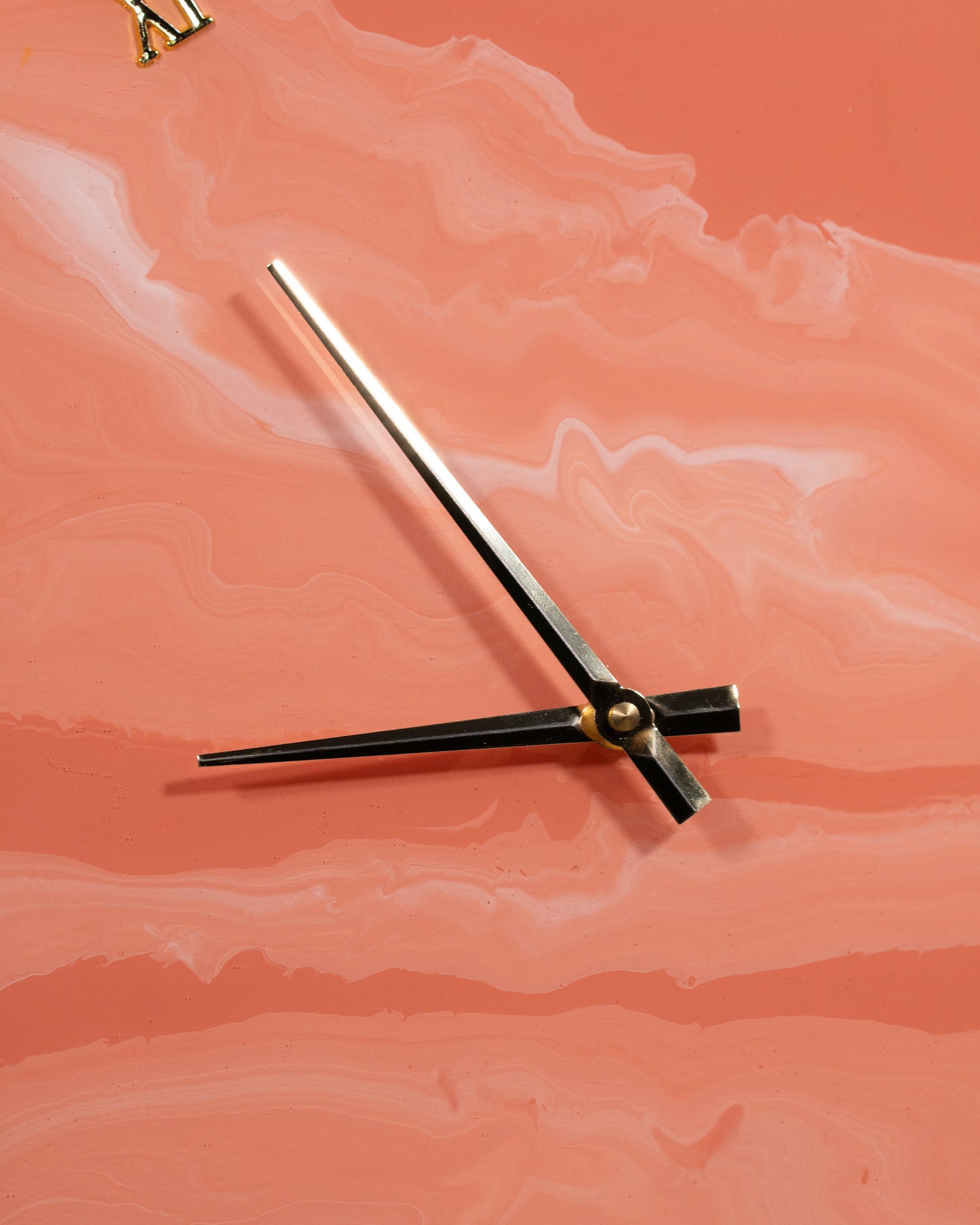 Orologio Da Parete in Resina Circolare – Effetto Marmo Rosa di Venezia