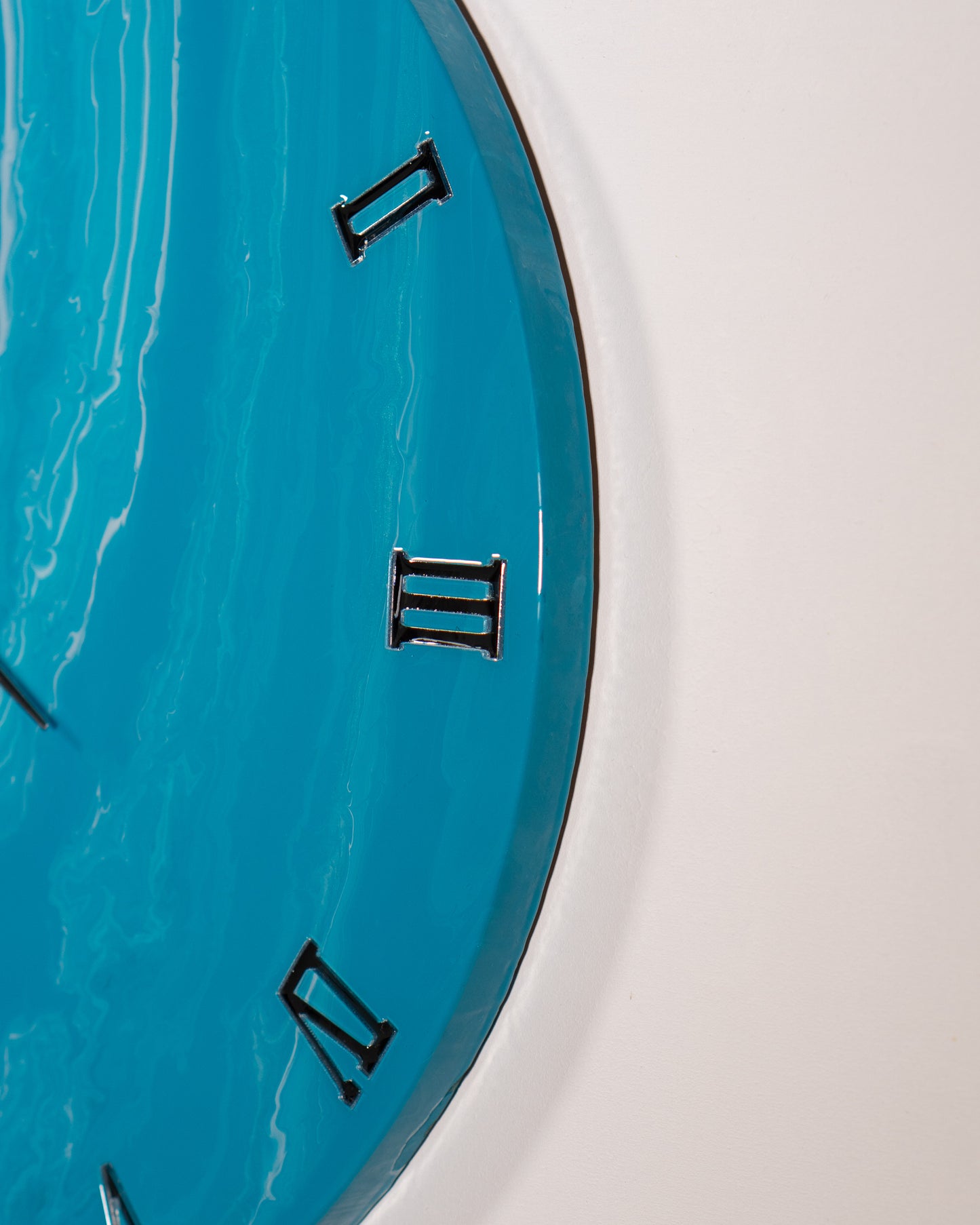 Orologio Da Parete in Legno Resina effetto Marmo Azzurro 50 cm di diametro.
