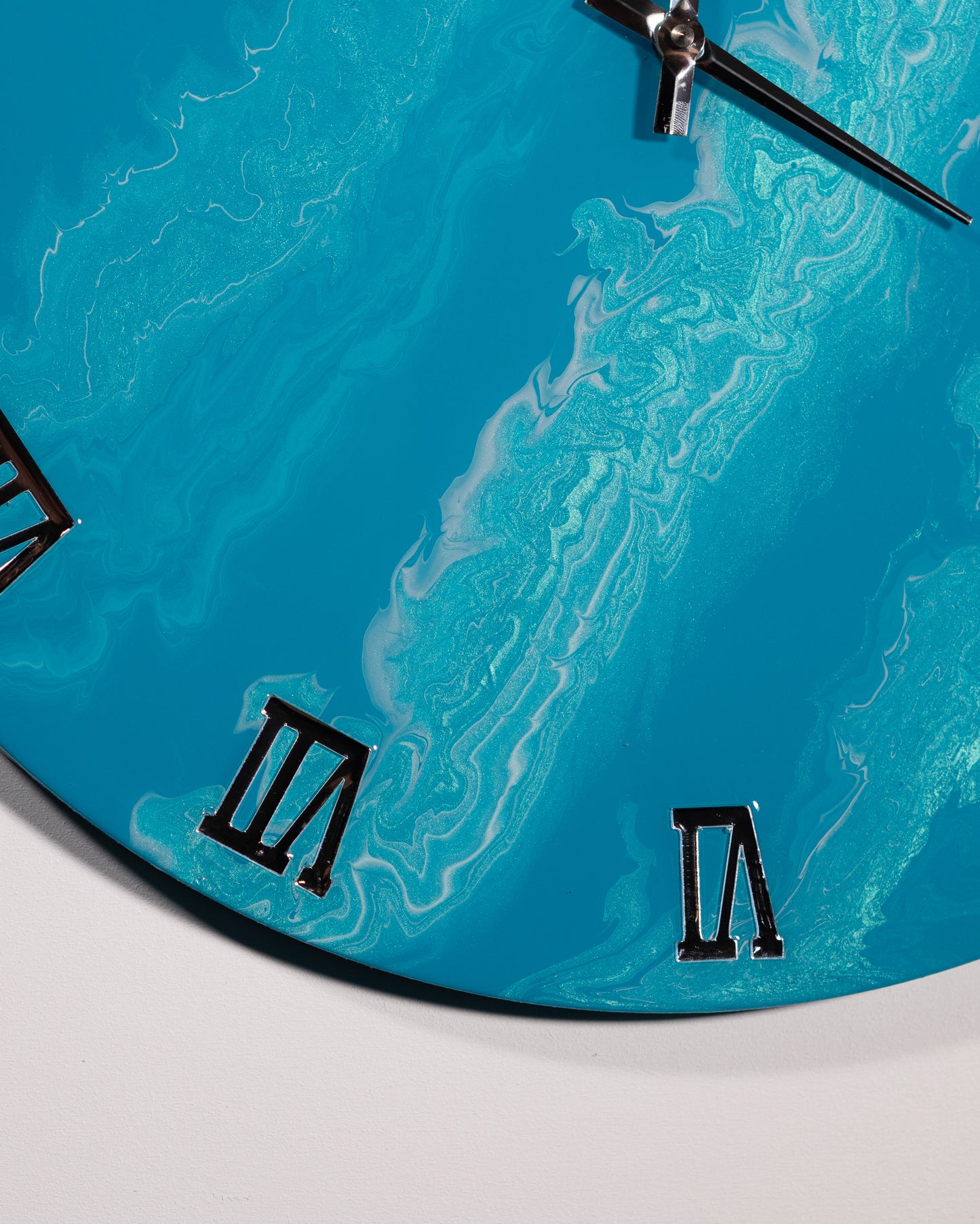 Orologio Da Parete in Legno Resina effetto Marmo Azzurro 50 cm di diametro.