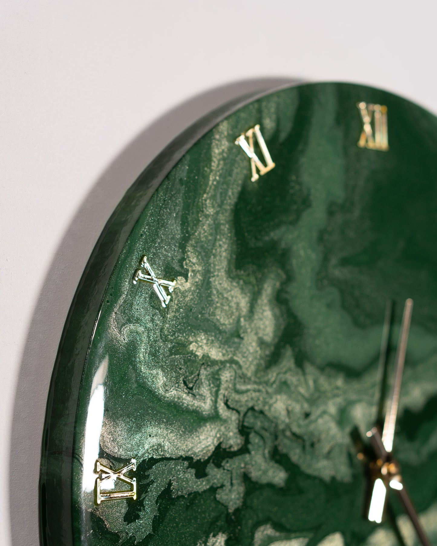 Orologio da Parete in Legno Resina effetto Marmo Verde Alpi 40 cm di diametro