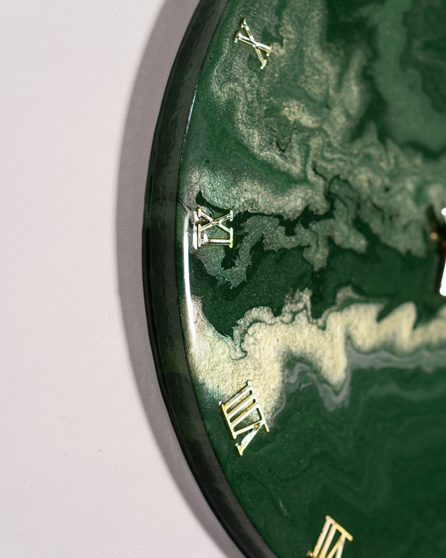 Orologio da Parete in Legno Resina effetto Marmo Verde Alpi 40 cm di diametro