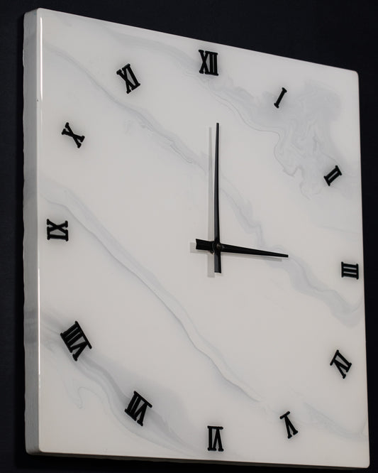 orologio da parete in resina epossidica quadrato effetto marmo di carrara