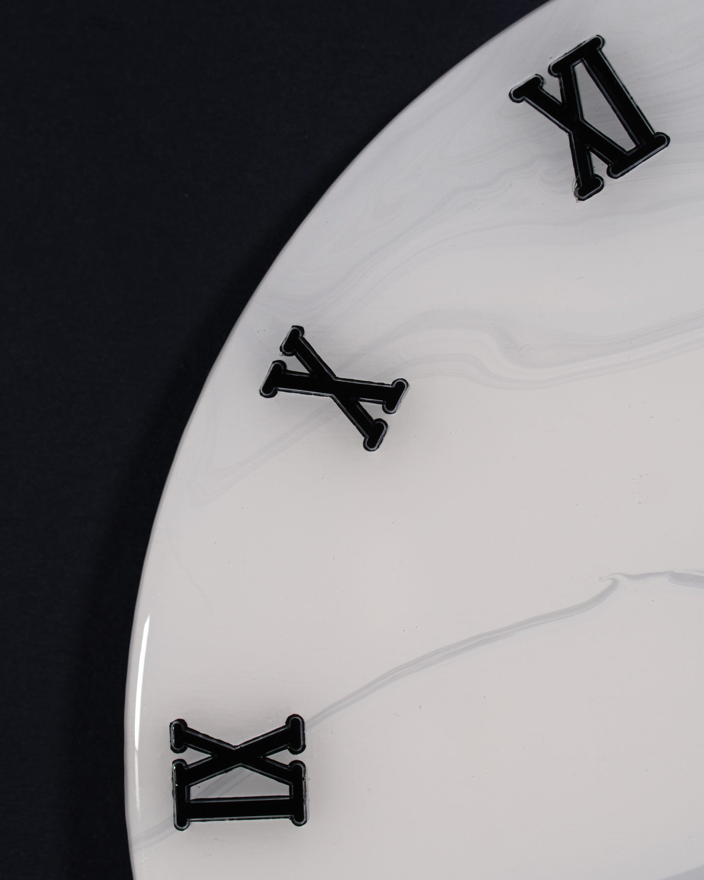 Orologio Da Parete in Legno Resina effetto Marmo Carrara 30 cm di diametro
