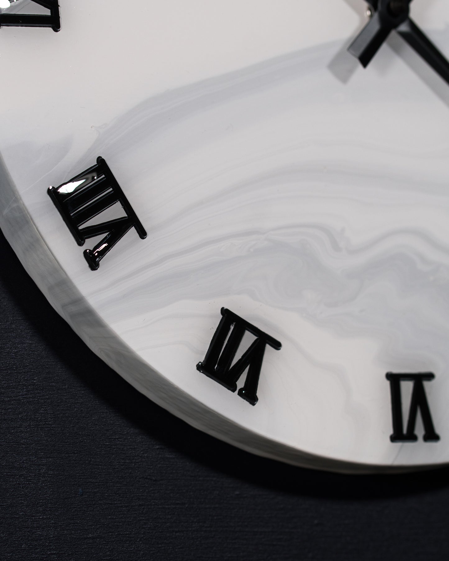 Orologio Da Parete in Legno Resina effetto Marmo Carrara 30 cm di diametro