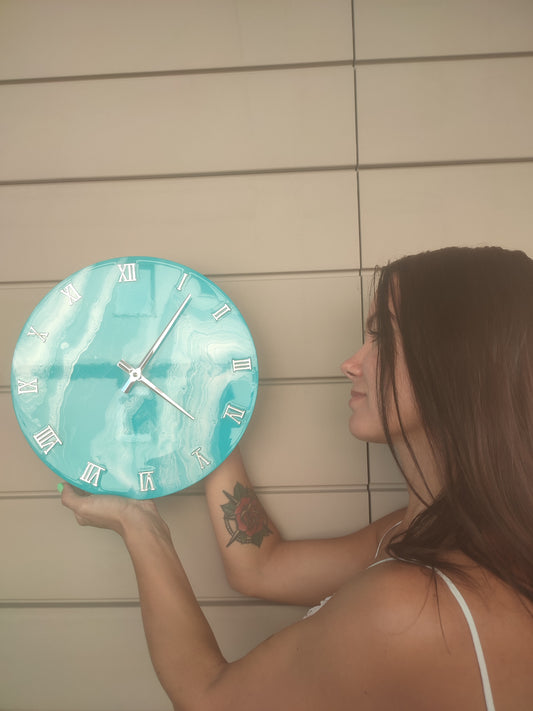 Orologio Da Parete in Legno Resina effetto Marmo color Tiffany e Madreperla 30 cm di diametro.