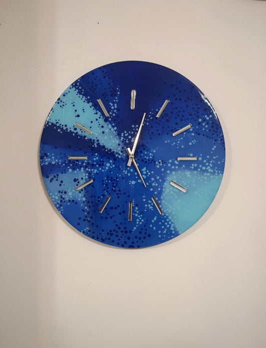 Lavoro su commissione Orologio da Parete in Legno Resina Blu 50 cm di diametro