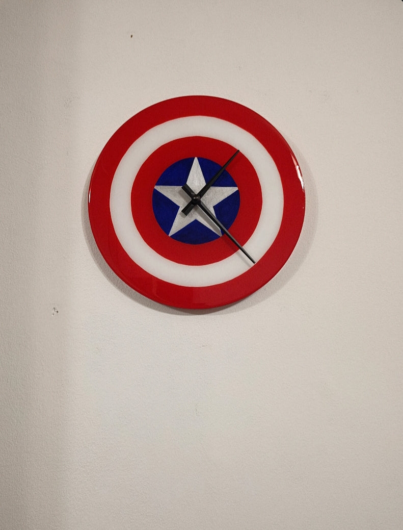 Lavoro su commissione Orologio da Parete in Legno Resina tema Capitan America 30 cm di diametro