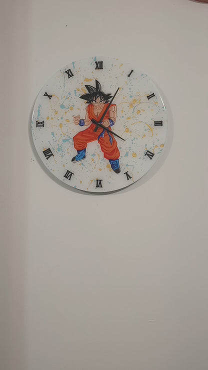 Lavoro su commissione Orologio da Parete in legno Resina tema Dragon Ball  40 cm di diametro