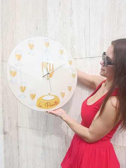 Lavoro su commissione Orologio da Parete in Legno Resina con Logo e calici 50 cm di diametro